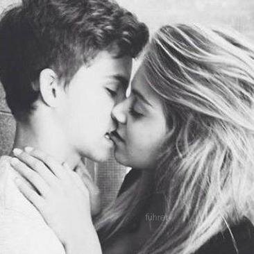 lindaqamasel's profile picture. maconha é droga por acaso ?