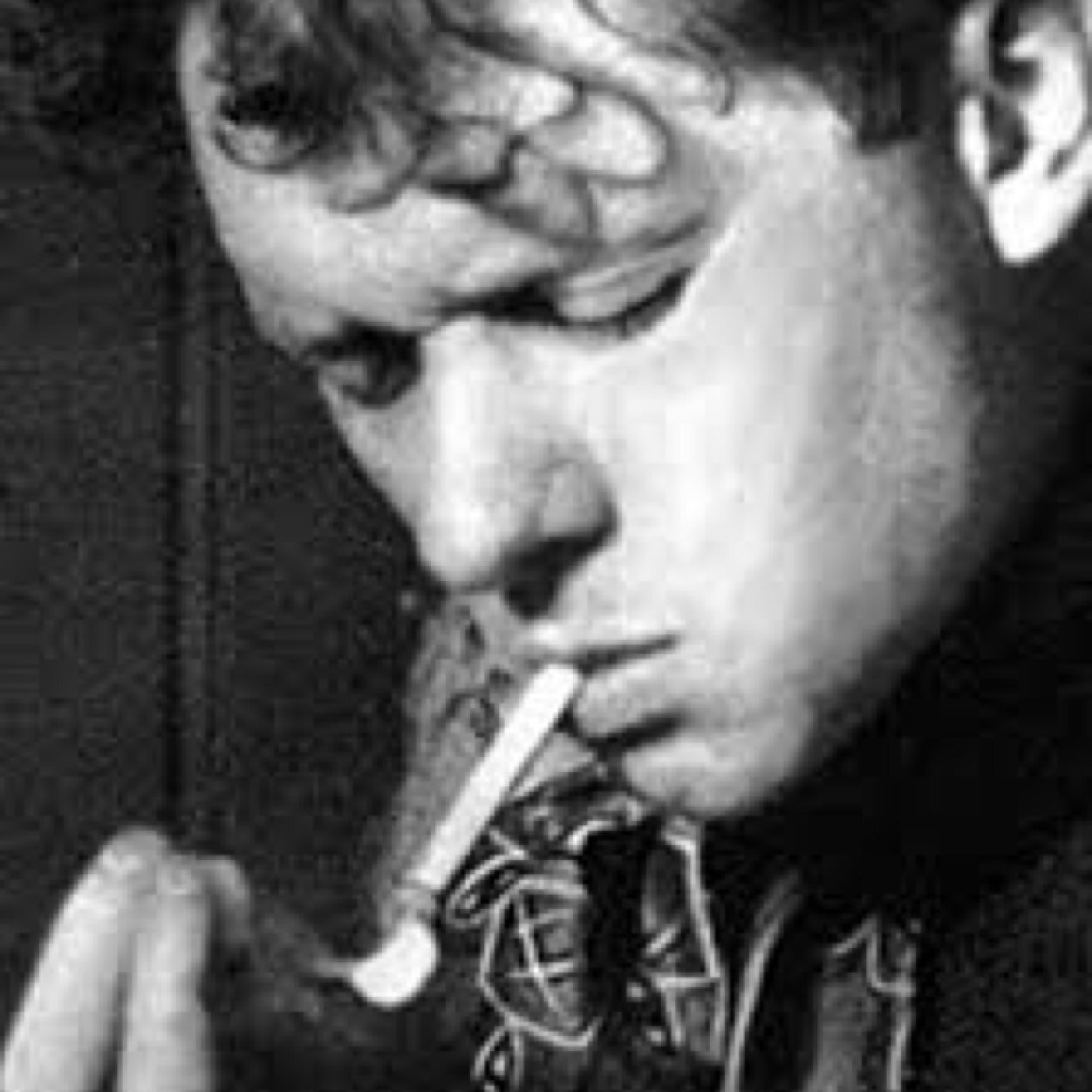 Dylan Thomas on Twitter. 140 character quotes and excerpts of works by the 20th century Welsh poet.