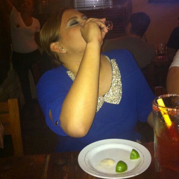 -Una Chica Católica, Gordita, Estudiante de Ingeniería y Muy Risueña.
-Instagram: Silviapalaacios.