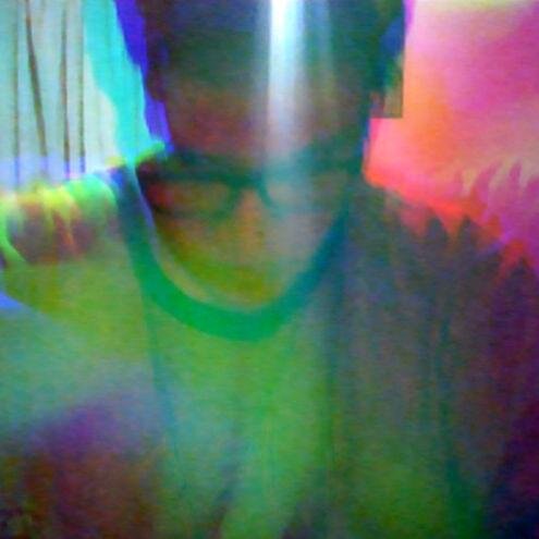 Buen dato,  Ingeniero en Alimentos de la UDA,  Digital Art Hobbyist, buenos sonidos, fotografía, orgullosamente cuencano, no me gusta seguir los estándares.