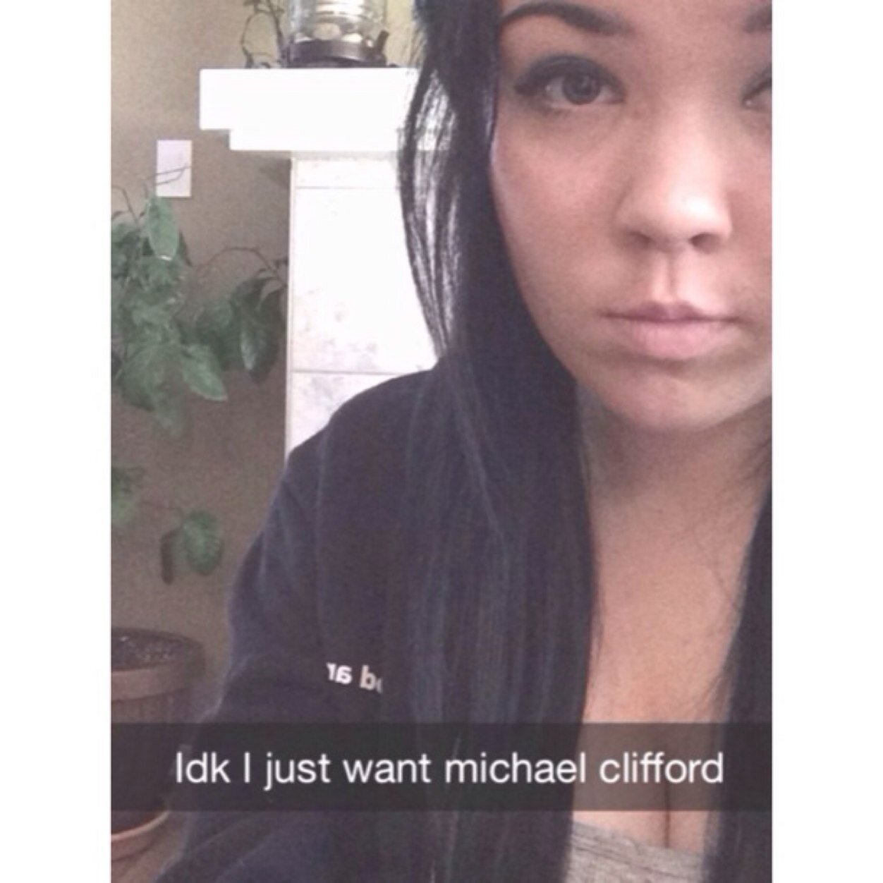 you're getting a free follow from @fuxckmuke because you're hotter than hell ok. follow me and ask for a dm to luke :)