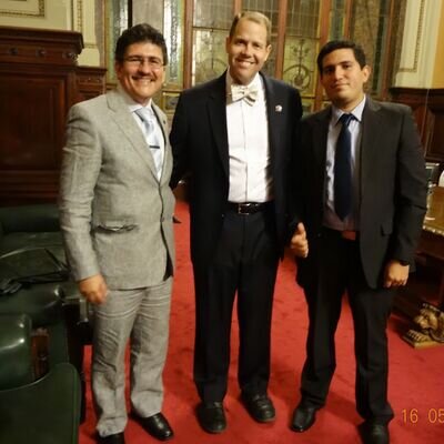 Renovado.. perdonado.. amado.. estudiante de derecho, casado con @miaferita, padre de #mateo velez, amo a Dios...