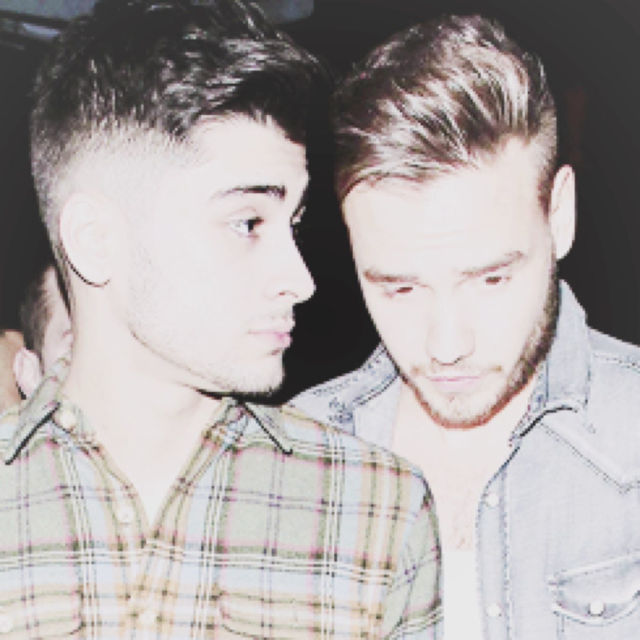 follow @ziamchampayne  :) please I'm trying to do something nice for her