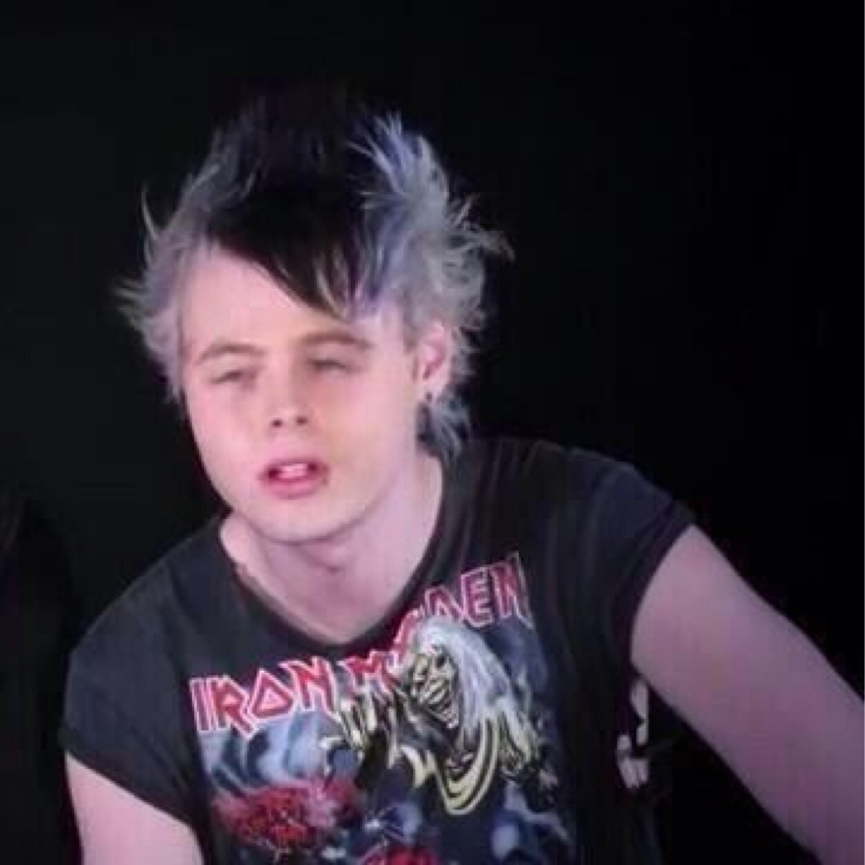 Hey baby cakes i love you and i hope your dreams come true please follow @LXKULELE i'll follow back if you ask