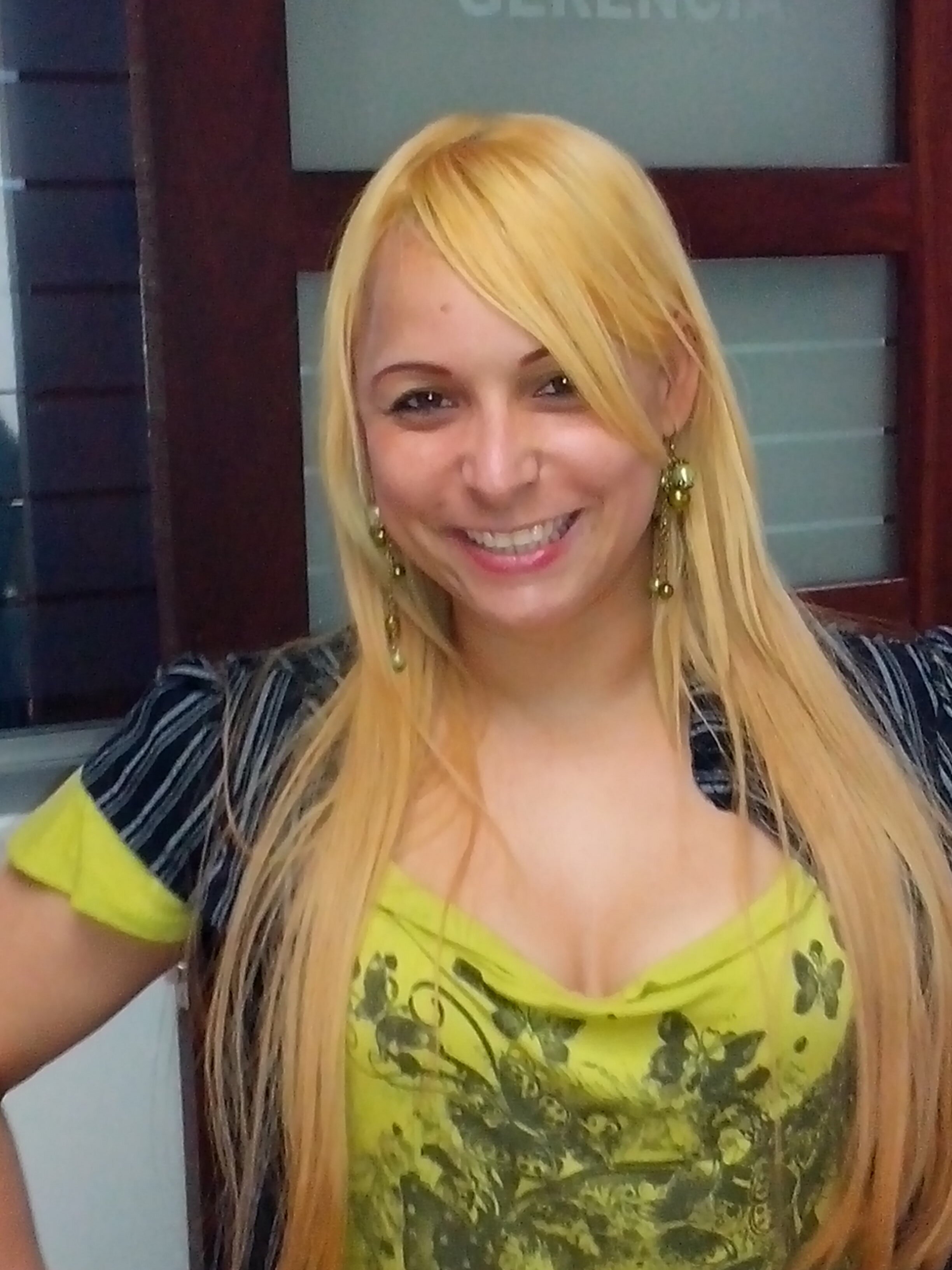 Hija y Eternamente agradecida con Dios por darme la dicha de ser Madre. Lic. Adm. Empresas. 
Gerente Ofic. Caribe Express. Me encanta Bailar y Creo en el Amor.