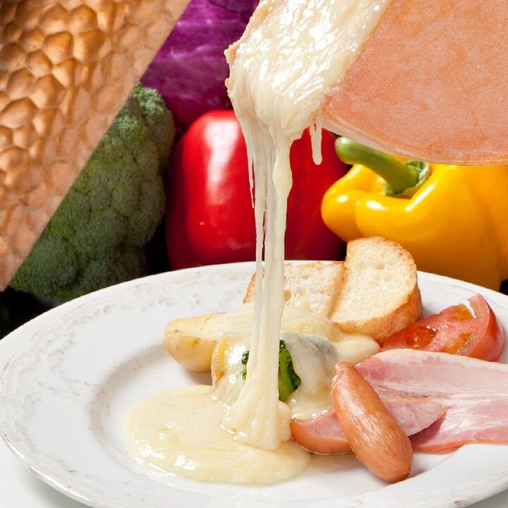 ＊スイス料理店20年オーナーの田澤 🧀チーズおじ チーズ好きが集まる居場所をつくりたい。  身長：183㎝ リアルでお会いすると驚かれる事があるので身長書いておきました・・・。スイス人ではありません。
