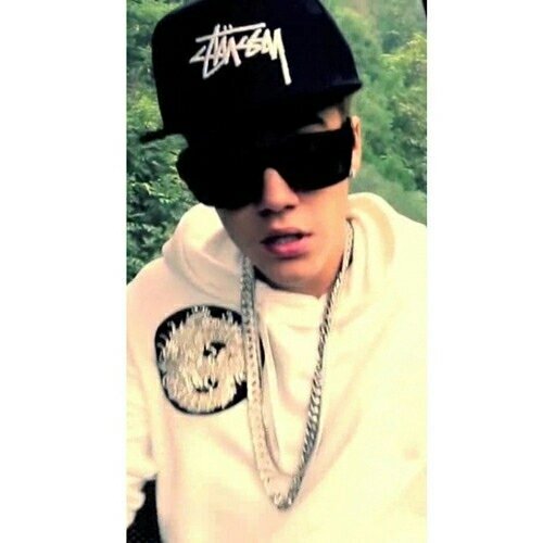 colourfulshawty's profile picture. “Two people can look at the same thing and see it differently..” 
― Justin Bieber ❌ 6-4-2013 ❌