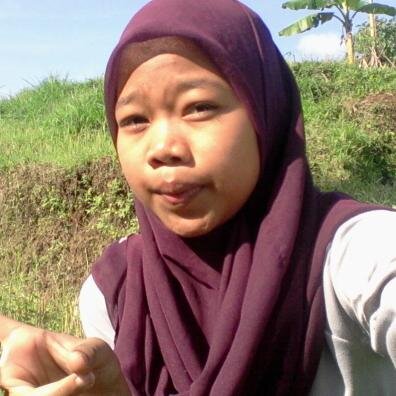@ibuku: aku anak paling cerewet,kAdang-kadang juga pendiam.aku juga manusia yang tak sempurna,sebelum menilai ku lihA lach dirimu