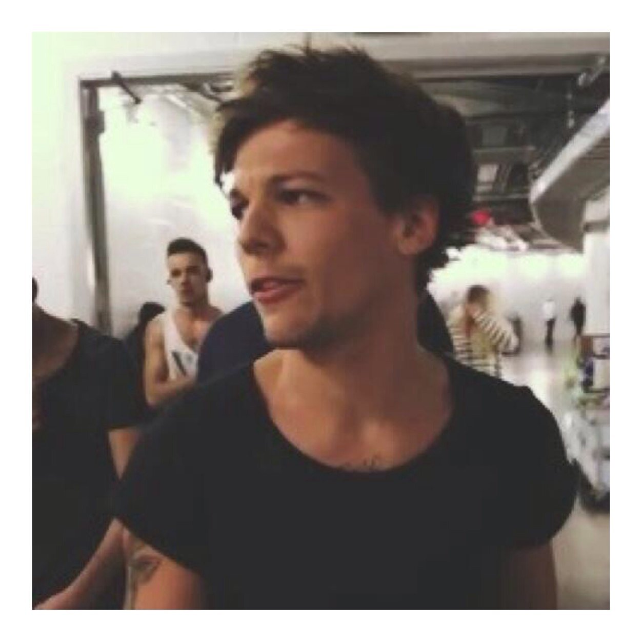 Free follow & it would spectacular if you followed @kissrockstyles pls ily