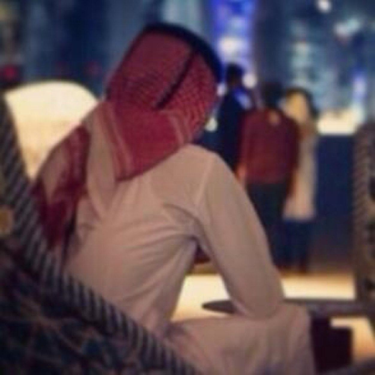 لاغبت عنكم بالمراسيل وبطيت وصدت بي الاشغال عن كل غالي لا حد يقول انك علينا تغيرت لا والله الا من ضروف الليالي