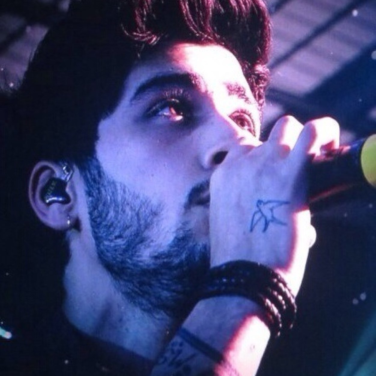 'Cause this time I'm right to move on and on, far away from here.
