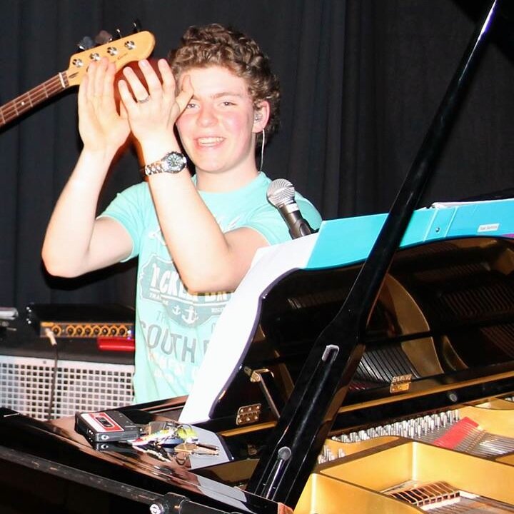 Theater, muziek, piano, theater-/geluidstechnicus.