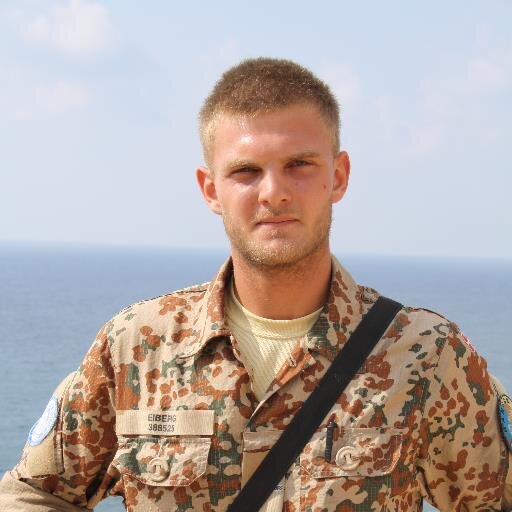 TGEiberg's profile picture. Spiser koldskål i bar røv