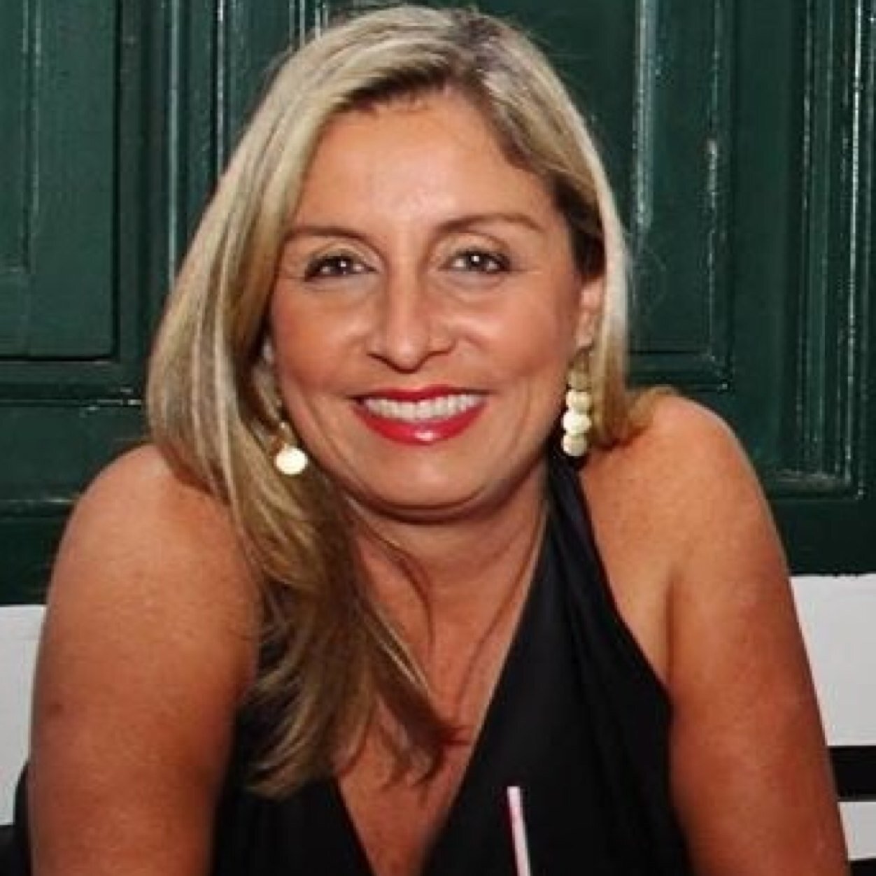 Sócia fundadora da Roda Viva Comunicação, apresentadora do programa Gente do Rio da Band Rio TV, especialista em gestão de crise e de imagem