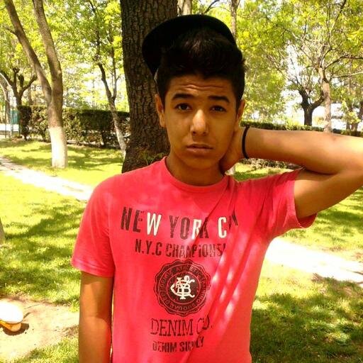 UmutCelikci's profile picture. Mutlu olamıyorsanız beşiktaşlı olmayı deneyin :)