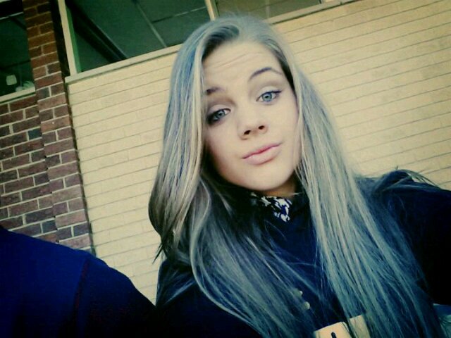 Cola02Nicole's profile picture. my boyfriend is so handsome , looking all invisible and shit.