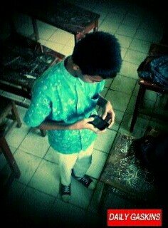 R_ayi22's profile picture. 