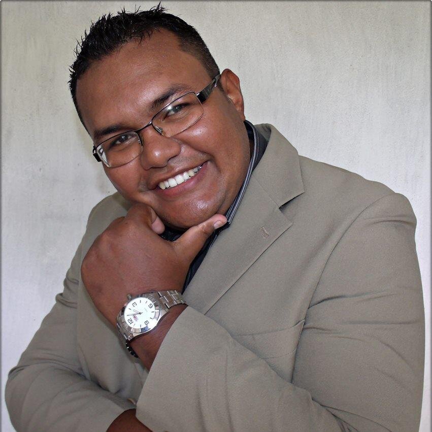 Radialista da 87,9 Jacumã FM, há 2 anos conhecido como repórter BOMBA, sempre trazendo umas bombinhas pra vocês!