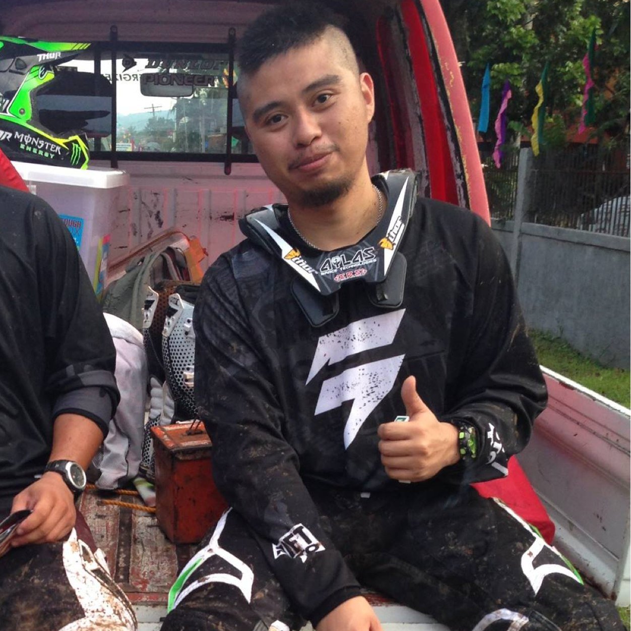 Amateur Motocross rider, Bangsamoro Muslim, College graduate of ABPA, video editor, photo editor, writer, amateur film director... Ex-Guitarist of Molly Rome