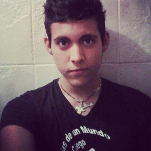 La vida es aquello que te va sucediendo mientras te empeñas en hacer otros planes.
John Lennon.