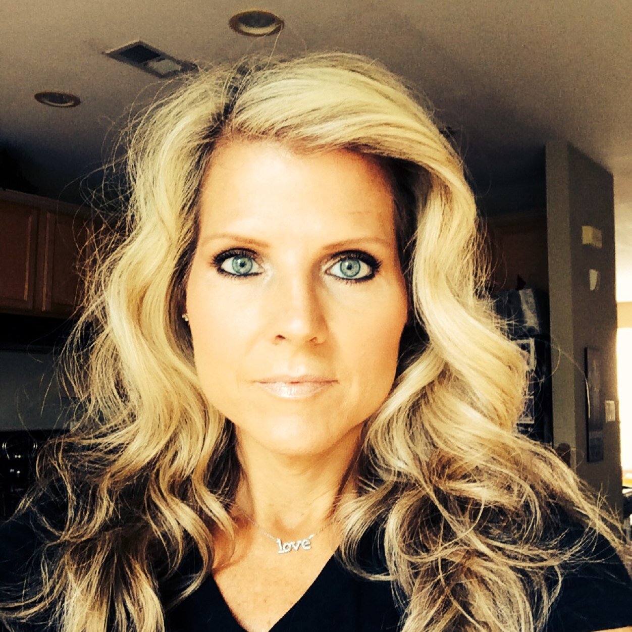 stylemakerkim's profile picture. DC based CelebrityHair/Makeup artist. Specialized in Television /Editorial / Fashion. Available for weddings and special events.