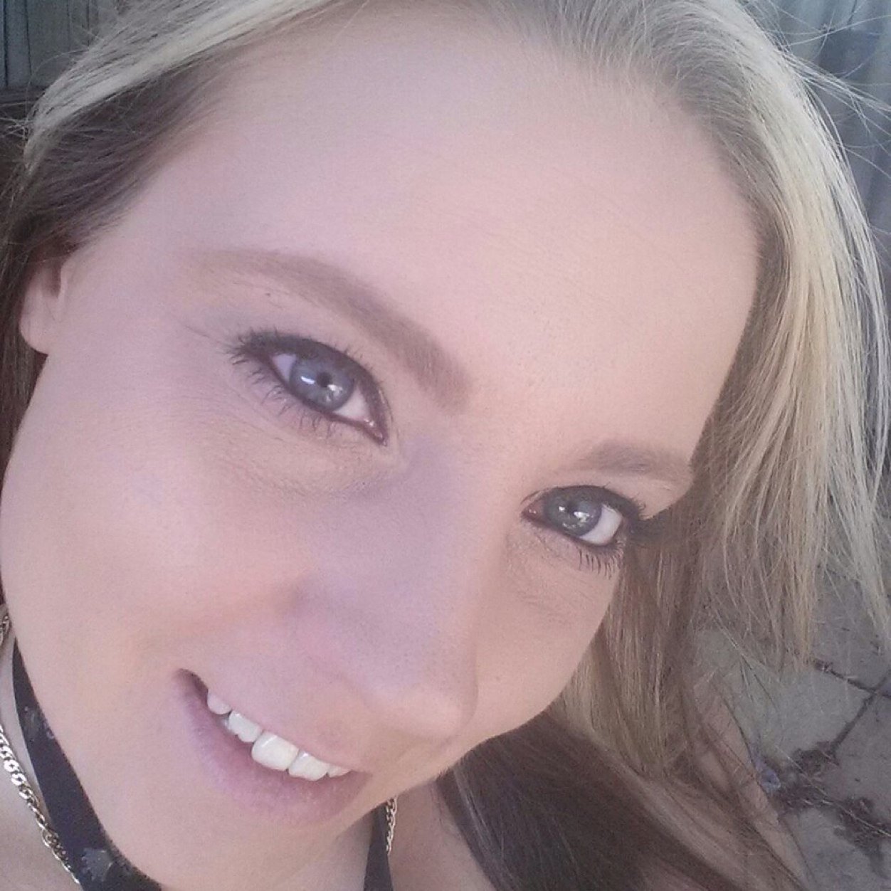 Im 27 work at the only Casino in Perth WA! Never Tweeted before but i guess its like FB except all the tweeters follow ou based on how interesting you are :-)