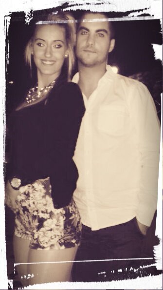 AnamaryAgudo's profile picture. te ve, corre hacia ti, te abraza, te sonrie y te dice al oido: ..te exaba de menos.. nada mas perfecto k eso...