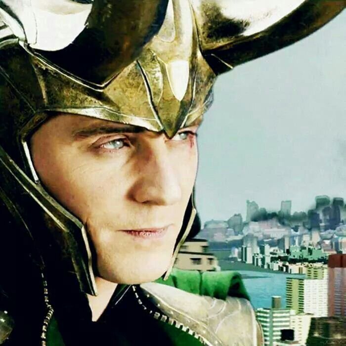 Love Star Wars and The Marvel universe and Sherlock Holmes, best actors forever Tom Hiddleston and Benedict Cumberbatch