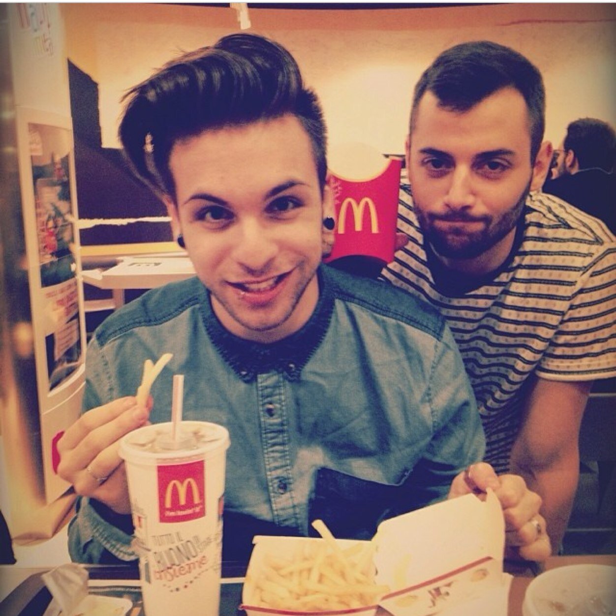‘ti sorrido mentre sento le stronzate che dici’