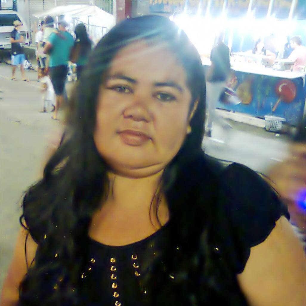 Sou uma pessoa que gosto de fazer amizade e de cantar !!! Amo minha vida e o meu Deus. Sou feliz