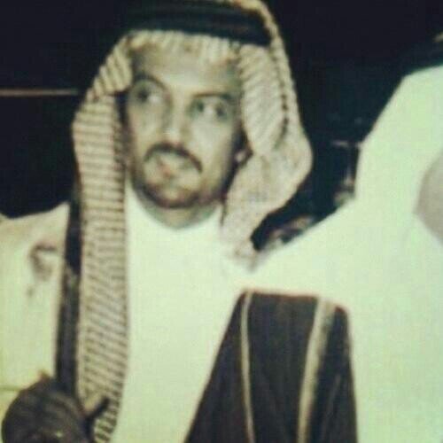 ‏خريج مدرسة الحياة بتجارب كثيره شاعر لست بصاحب فلسفه والحوارات العقيمه عاشق للصراحه والوفاء ..