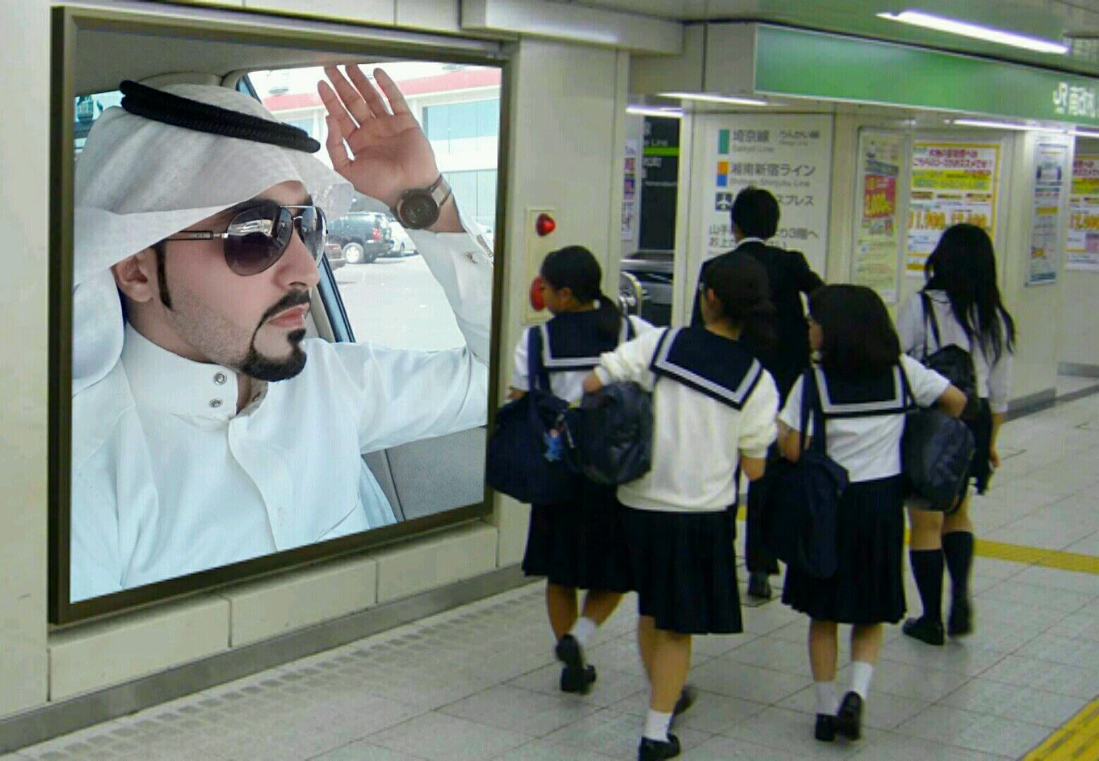 سود وجه كل إنسان بالعشره يخون