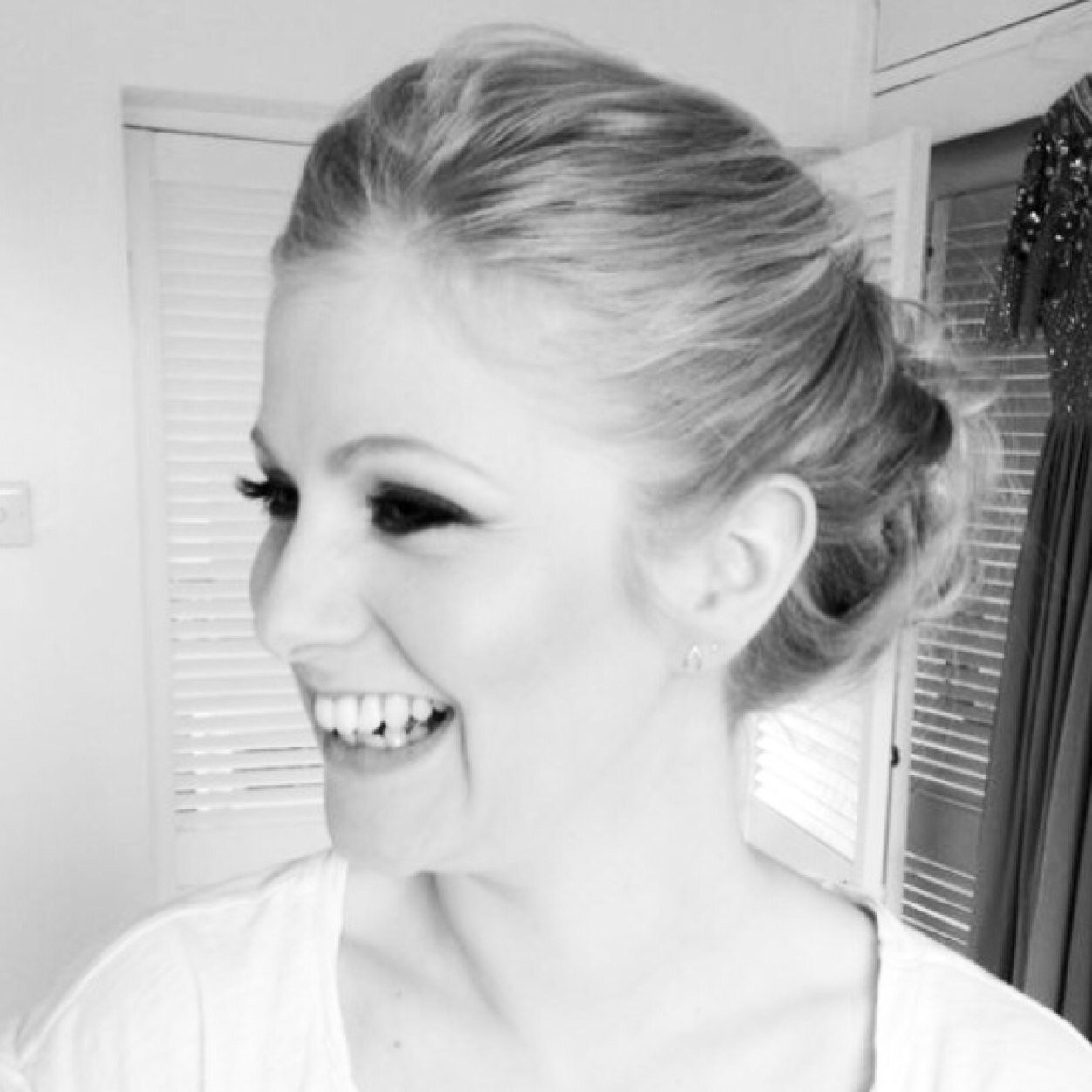 Foodie, in love with Ryan Gosling, partial to a G&T, obsessively clean & tidy, Home & Away mega-fan, sci-fi addict