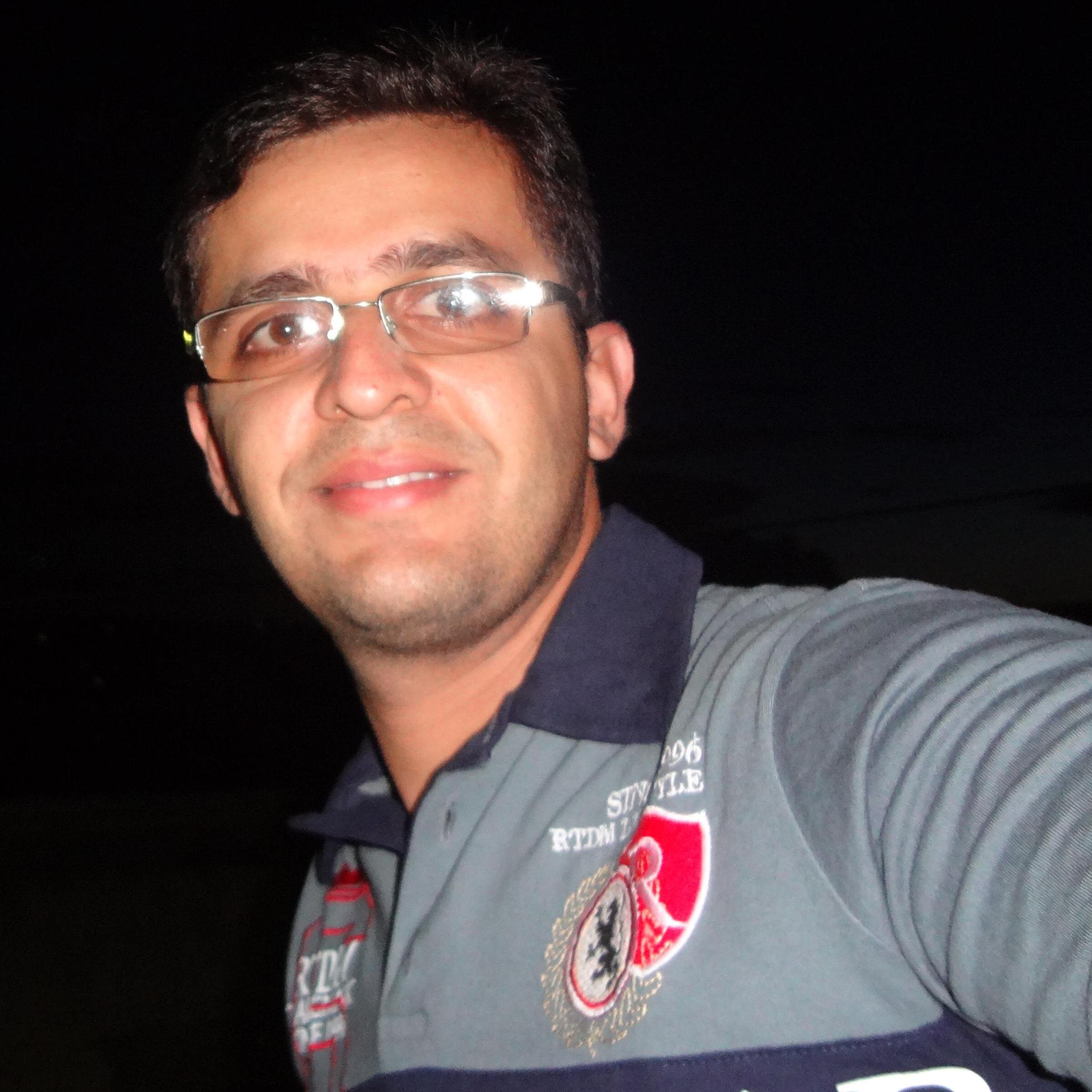 Formado em Letras pela FAFOPST. Gosto da boa música MPB, sou alegre, paciente e luto pela vida e pela Paz.