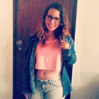 12/ belieber e com orgulho/ 1.50m bem baixinha/ se estás feliz eu tmb estou :*