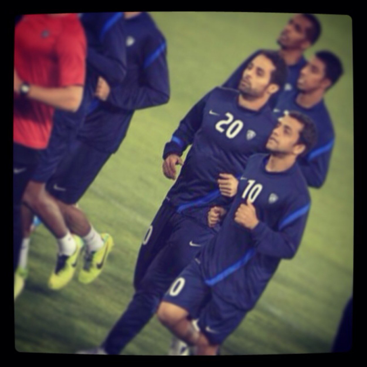 مـن لا يــعرف إنـجـازات الهـــلال رجـاءً أنـا لا أحتـاج إضـافـتـگـ لـــي
أنـا أعشـق الهــلال ومــانـشـسـتـر سـيـتـي 
وحـبـي لـلـهـلال يـطـغـى عـلـى حبـي لنفســي