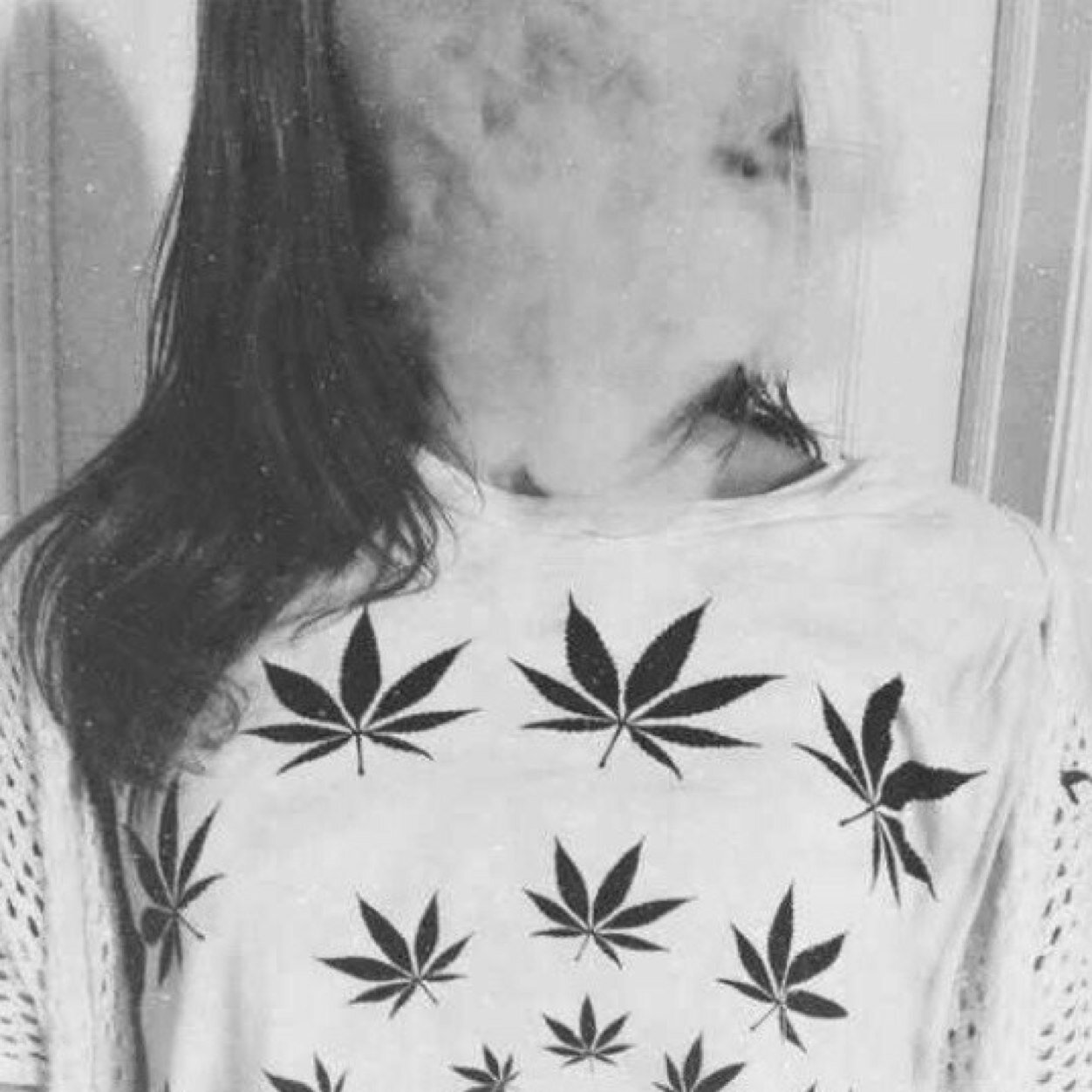 fragilexdaises's profile picture. « blades & cigarettes »