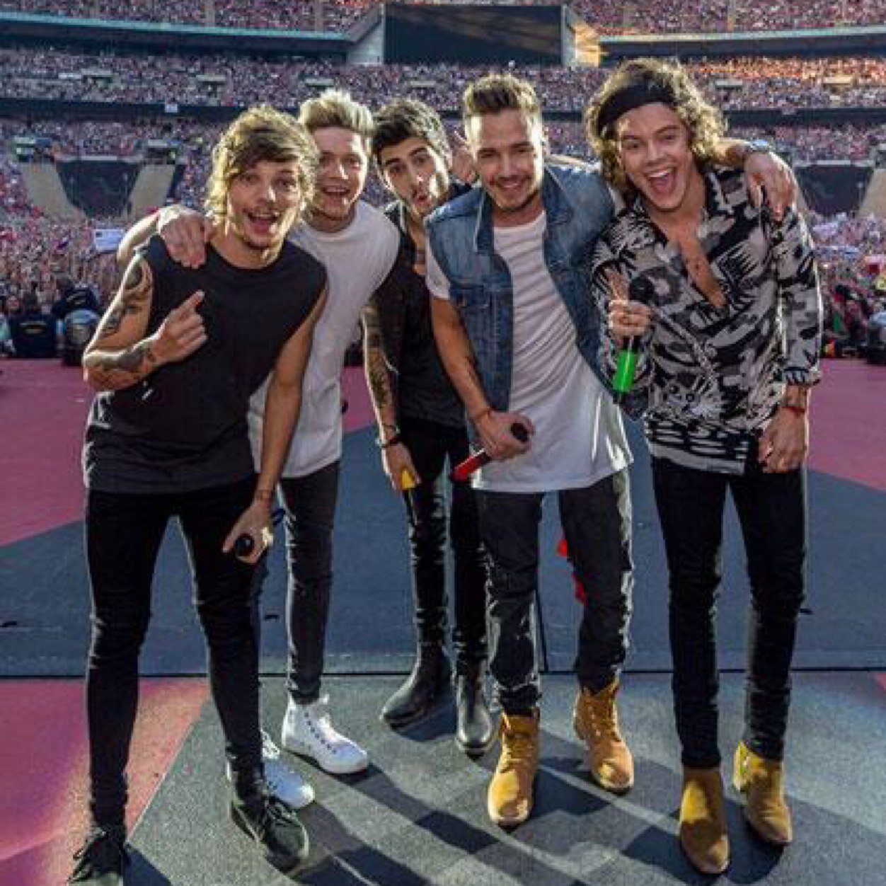 #O1DF, Singapore's twitter fanbase for One Direction!!!
Just tweet for a follow back. :) x