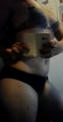 always horny/ dutch/ girl/ val op meisjes♡ altijd in voor chat of trio volg me maar lekkerdingennn ♡♡♡no app/kik/skype only dm ♥