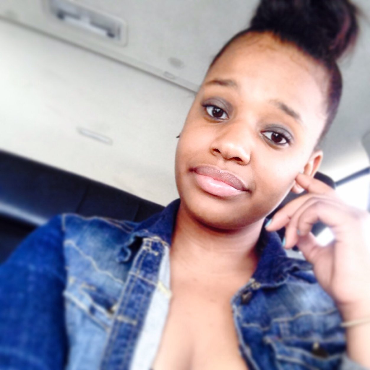 Hi im Ashley. I tweet what i think fight for what i love. God first.