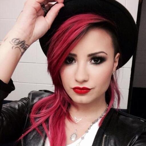 A DEMI LOVATO ME SEGUIU NO TWITTER. Qual o nome do filme? R: A Espera De Um Milagre.