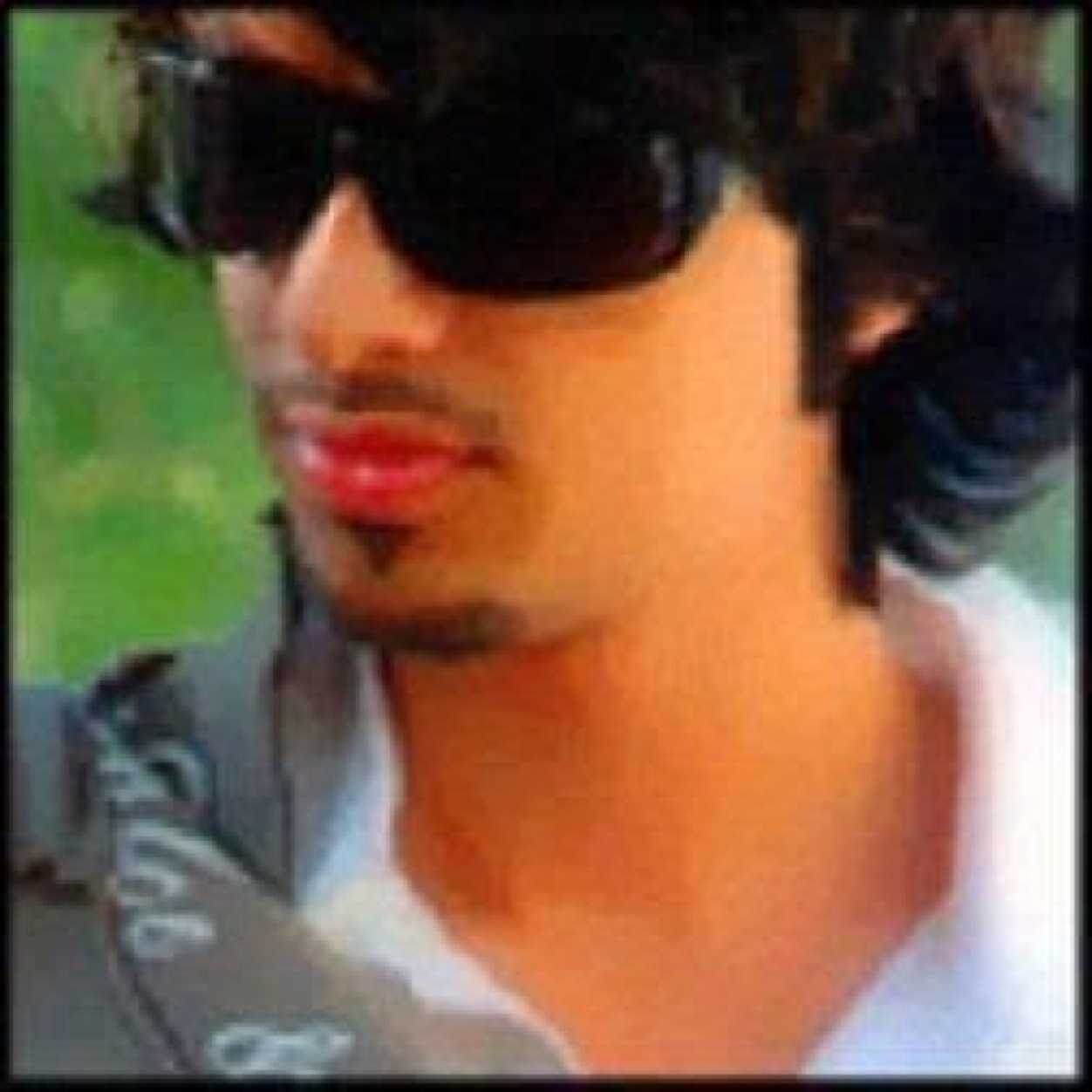 ab20092009's profile picture. مَ اجمل ان تكتفي عينگ بإنسان يسوى الجميع ♥️