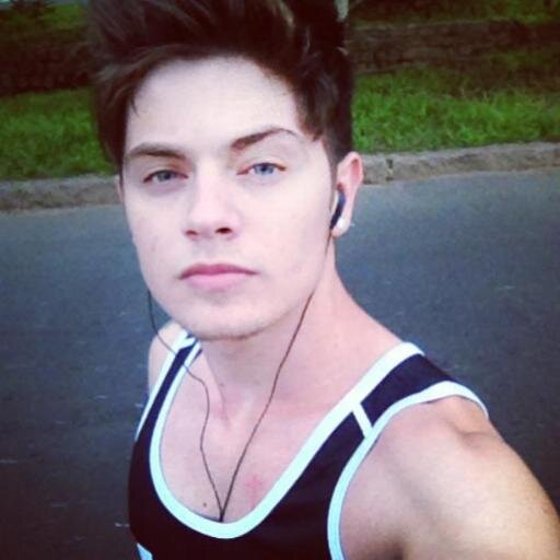 Queria que você soubesse que,mesmo a quilômetros de distância,nem por um segundo, minha mente consegue te deixar. Eu Te Amo ♥ @CHRIS_LEAO ♥