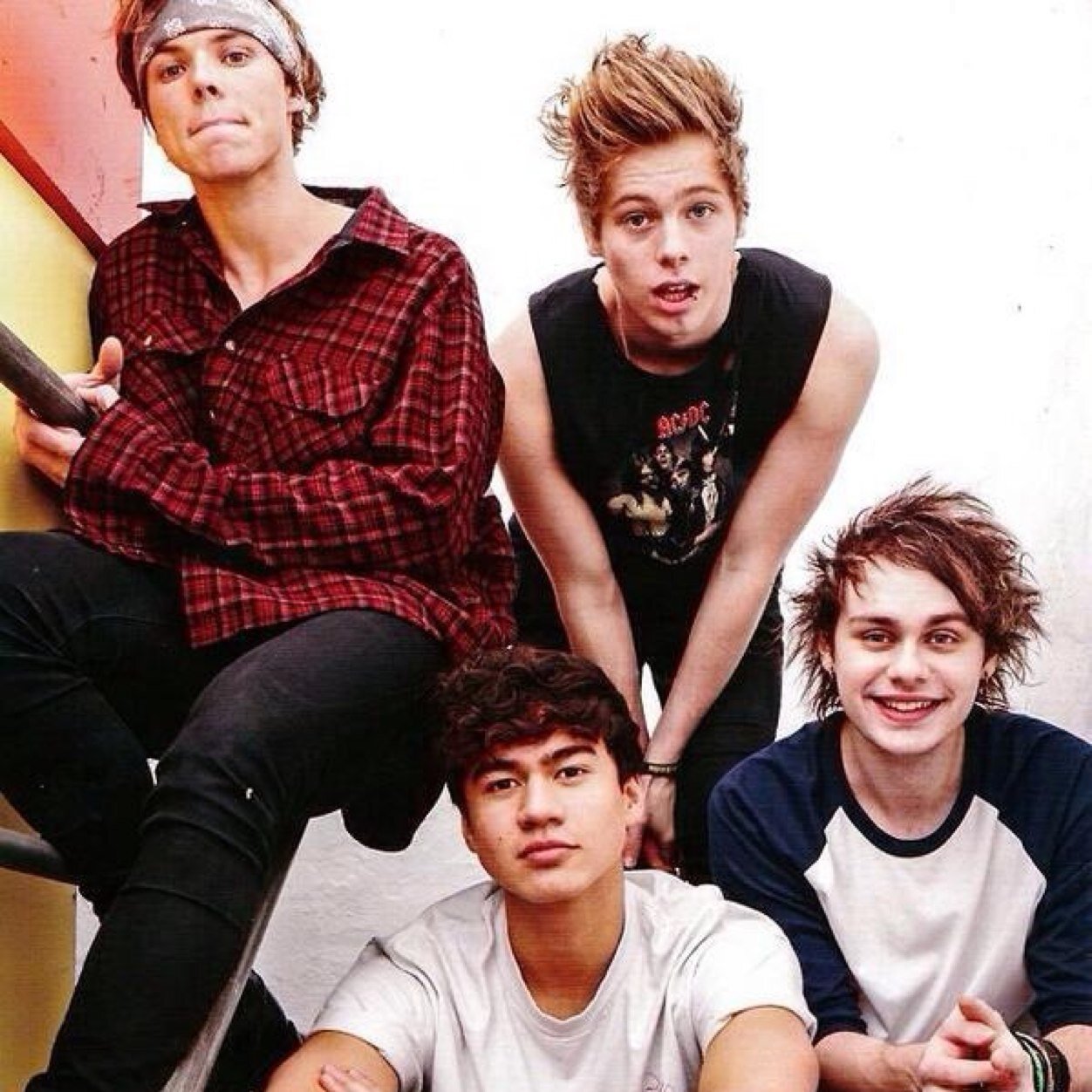 Follow: @_5sosimagines_1