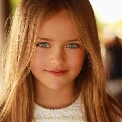 dedicado a essa turminha super legal bjs @cchiquititass curtam, a nossa página mexe mexe mexe com as mãos. amo muito a @larimanoela e a @unhudeslivia.