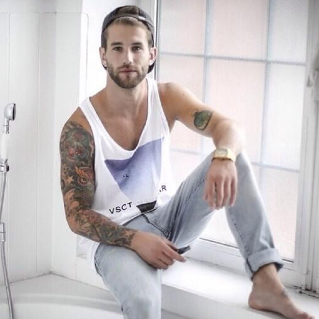 ||FL|| I'm a random fun loving guy. Just say hi! (: |Single|Bi|
