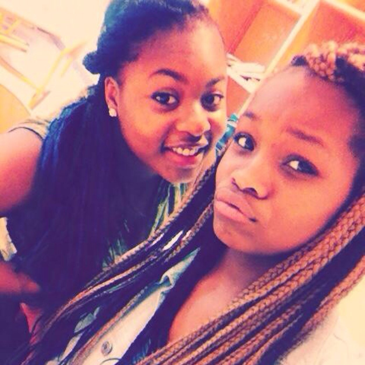 Mira_Lka's profile picture. J'ai reffet mon compte twiiter | congolese | cabindaise | 75017 | paris bitch ✌️