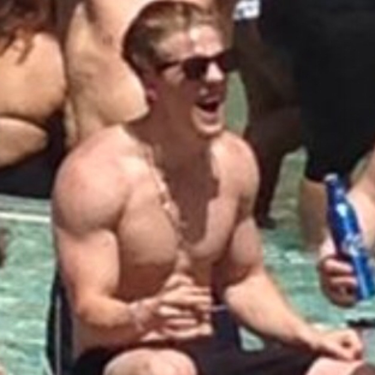 adamhale100's profile picture. Personal Trainer #HaleTraining London Marathon Finisher 3:50 #Boxing