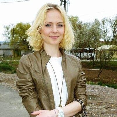 Просто люблю обмениваться идеями. Хочу мыслить легко. Родилась в прекрасном городе. Как человек очень раскрепощенная.