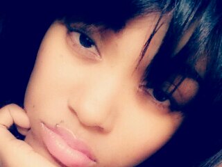 I'm simple and love being me. Love listening music,chatting,dancing and having fun with friends.